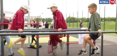 «Умная» и с QR-кодом: ельчане оценили новую спортивную площадку