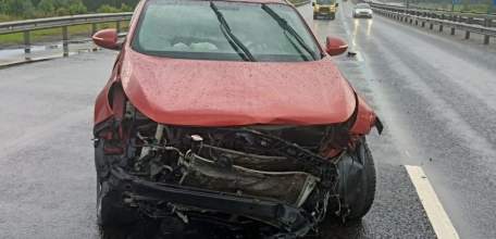 В Елецком районе водитель иномарки допустил наезд на ограждение