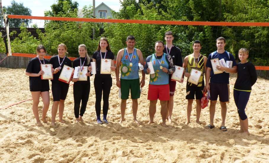 В Ельце прошел открытый турнир по пляжному волейболу, посвященный Дню физкультурника
