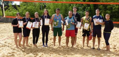 В Ельце прошел открытый турнир по пляжному волейболу, посвященный Дню физкультурника