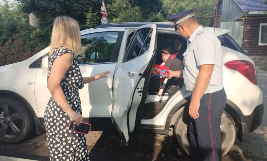 Сотрудниками ГИБДД Ельца проведена акция в детском садике совместно с «родительским патрулем»