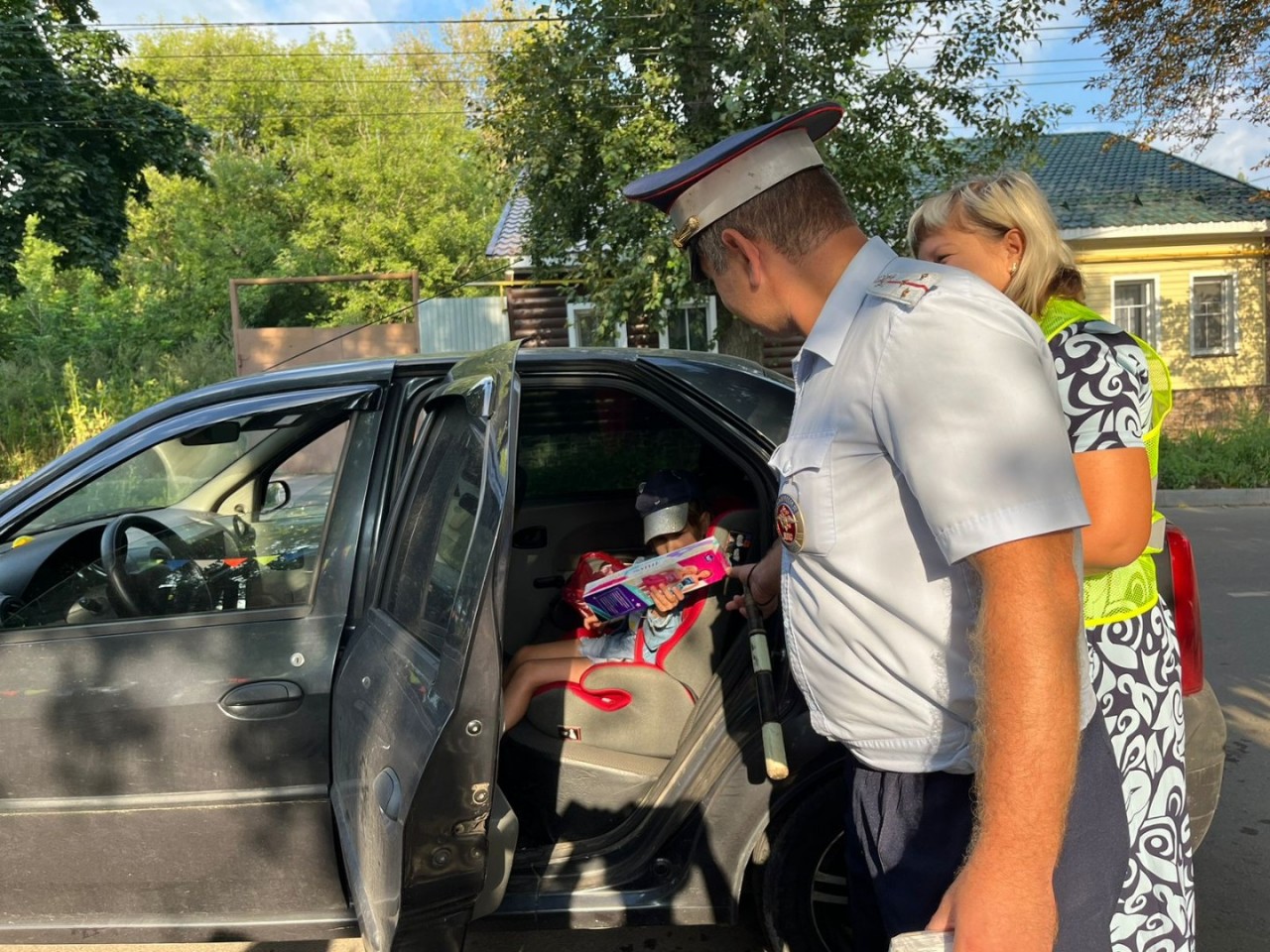 Сотрудниками ГИБДД Ельца проведена акция в детском садике совместно с  «родительским патрулем» / Новости