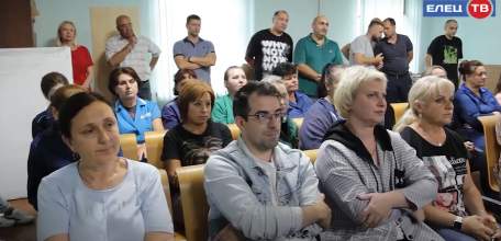 Председатель облсовета и глава Ельца выслушали наказы работников ПАО «Прожекторные угли»