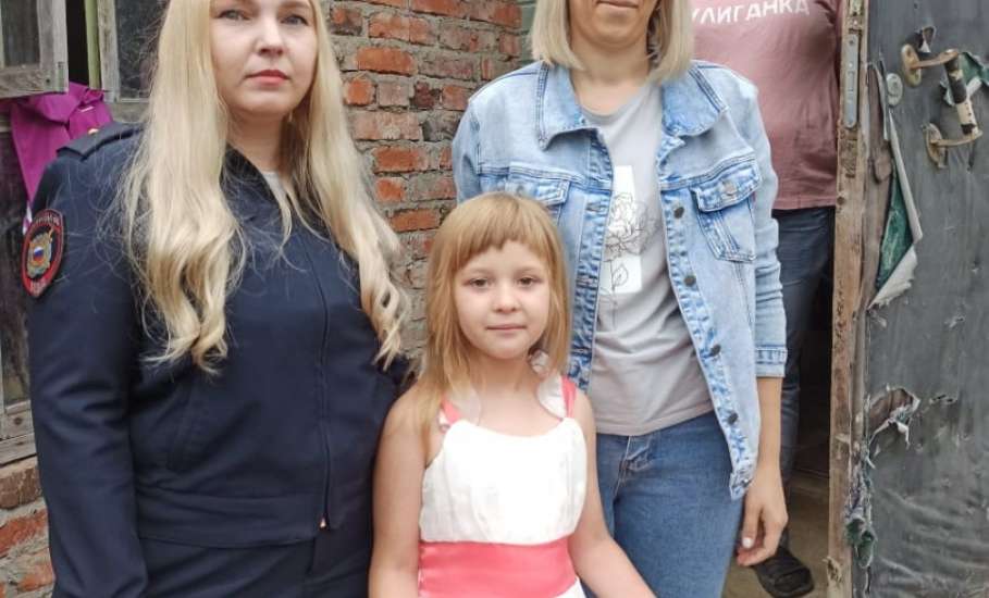 В Ельце полицейские присоединились к акции МВД России  «Помоги пойти учиться»