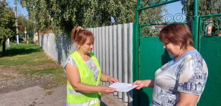 ГИБДД Ельца и «родительский патруль» детского сада №17 вручили памятки участникам дорожного движения