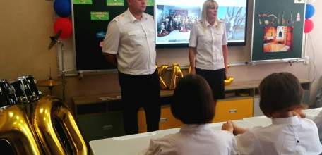 Начальник Госавтоинспекции Елецкого района поздравил школьников с началом нового учебного года