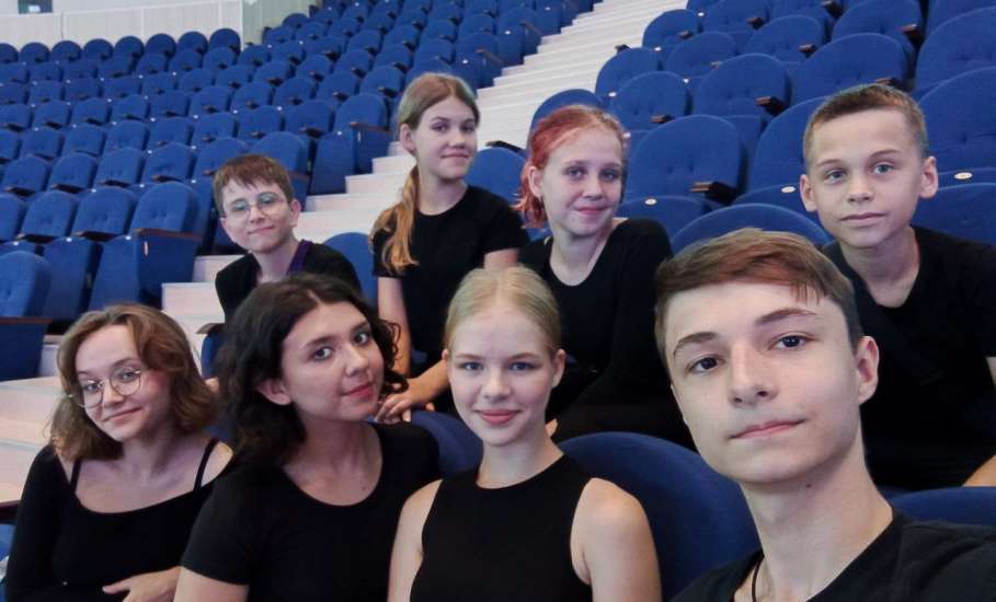 Десять воспитанников ДШИ им. Л.С. Соколовой из Ельца стали участниками театральной смены «Школьная классика»