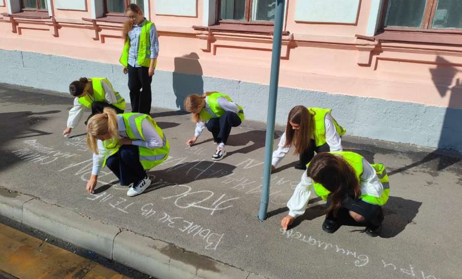 Акция ГИБДД «Граффити дорожной безопасности» в школе №15 г. Ельца