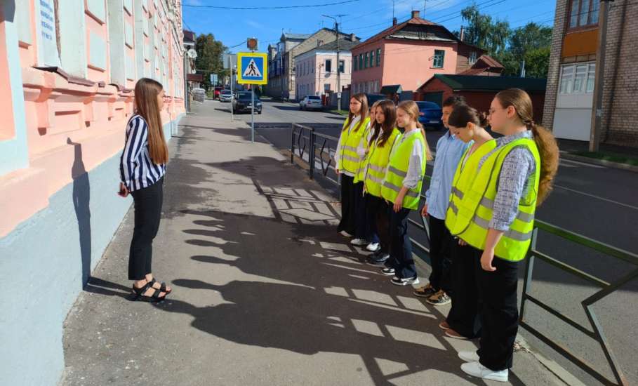 Акция ГИБДД «Граффити дорожной безопасности» в школе №15 г. Ельца