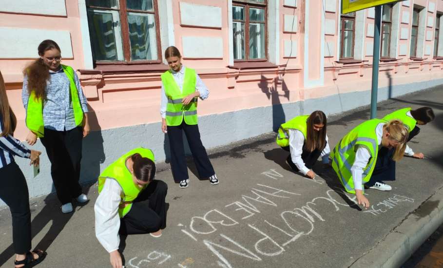 Акция ГИБДД «Граффити дорожной безопасности» в школе №15 г. Ельца