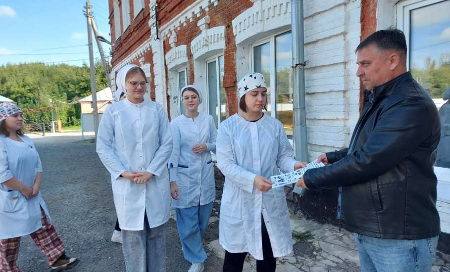 Сотрудники ГИБДД провели мероприятие по предупреждению ДТП со студентами Елецких колледжей