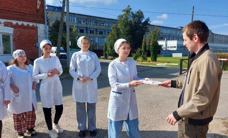 Сотрудники ГИБДД провели мероприятие по предупреждению ДТП со студентами Елецких колледжей