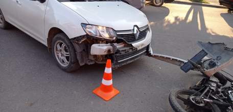 В Ельце водитель мопеда пострадал в столкновении с иномаркой