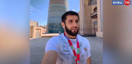 Памяти тренера: Мовсар Сулейманов победу на чемпионате мира посвятил своему тренеру Игорю Новикову