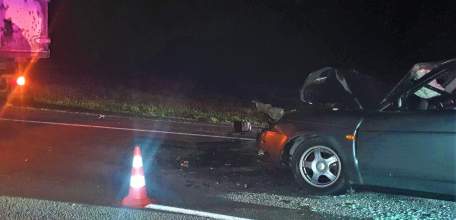 В Елецком районе в столкновении с грузовиком пострадали водитель и пассажирка «Приоры»