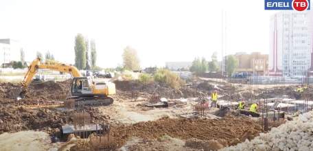 Монтаж идёт: на стройплощадке спорткомплекса начали сборку металлокаркаса одного из корпусов