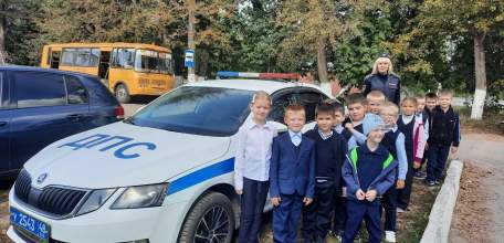 Сотрудники Госавтоинспекции и представители родительской общественности проверили соблюдение правил перевозки юных пассажиров  школьными автобусами