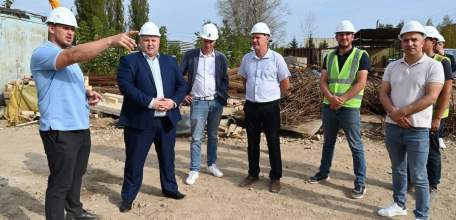 Глава администрации города Ельца Евгений Боровских посетил строящийся ФОК у парка 40-летия Октября