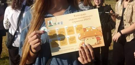 Учащиеся гимназии №11 Ельца убрали от мусора берег реки Б. Сосна