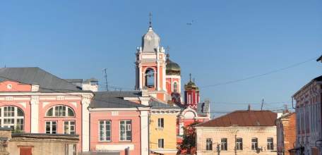 Улочки Ельца. Вид на Архангельскую церковь со стороны улицы Советская