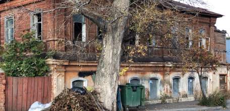 Заброшенный город. В центре Ельца несанкционированную свалку не убирают