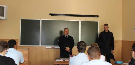 Транспортные полицейские Ельца провели информационно-правовую акцию для студентов железнодорожного техникума