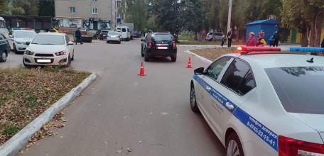 Вчера, по ул. Гагарина г. Ельца водитель автомобиля «Рено Дастер» допустил наезд на несовершеннолетнего пешехода внутри дворовой территории