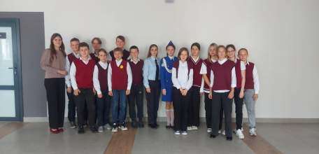 В лицее №5 сотрудники ГИБДД объясняют ПДД школьникам