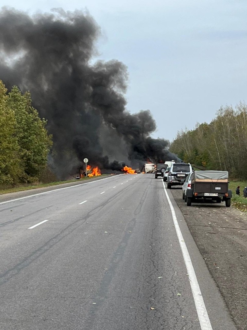 Из-за ДТП с двумя фурами и Газелью под Липецком полностью перекрыта трасса  до Ельца / Новости