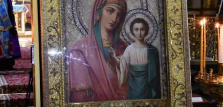 В Вознесенский собор Ельца привезли чудотворную икону