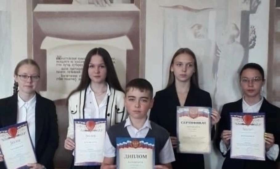 19 октября 2023 года учащиеся города Ельца приняли участие в областном конкурсе юных экскурсоводов «Край родной»