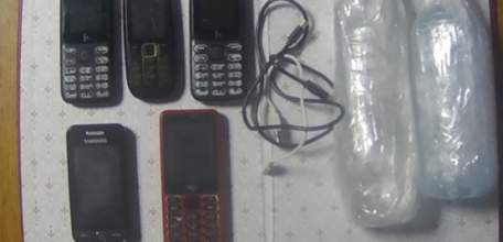 В колонию Ельца пытались перебросить пять телефонов и две бутылки алкоголя