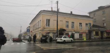 Очередное ДТП на перекрёстке улиц Советская-Коммунаров произошло сегодня в Ельце