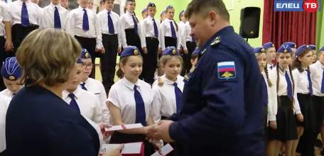 Звёздные кадеты: в школе № 12 ученики двух аэрокосмических классов приняли присягу