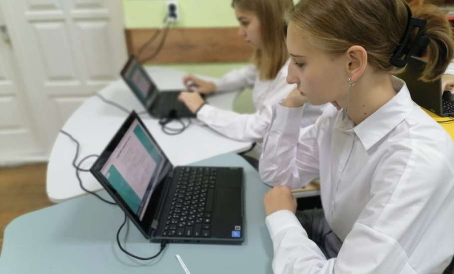 Школьники города принимают участие во Всероссийской Олимпиаде по информатике