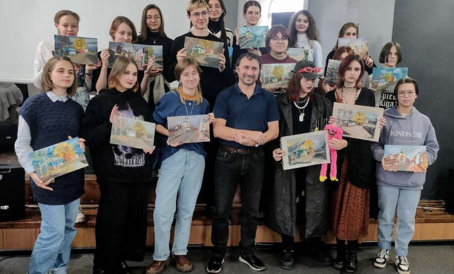 Выездная школа в Ельце проходит для 20 юных художников