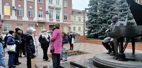 Выездная школа в Ельце проходит для 20 юных художников