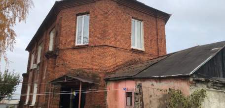 Римско-католический костёл свв. Апостолов Петра и Павла, нач. XX в. потерял свой первоначальный вид и превратился в жилой дом