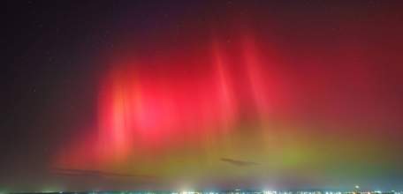 Жители Воронежской области делятся в соцсетях фотографиями северного сияния красного цвета!