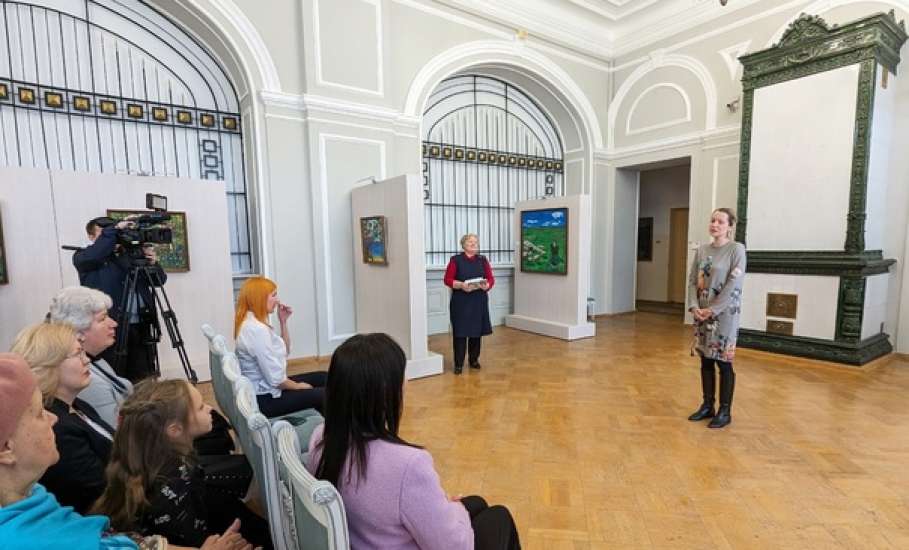 В музее Воинской Славы проходит выставка Елены Церетели и Татьяны Кочемасовой «Отражающие свет»