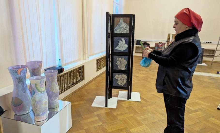 В музее Воинской Славы проходит выставка Елены Церетели и Татьяны Кочемасовой «Отражающие свет»