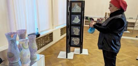 В музее Воинской Славы проходит выставка Елены Церетели и Татьяны Кочемасовой «Отражающие свет»