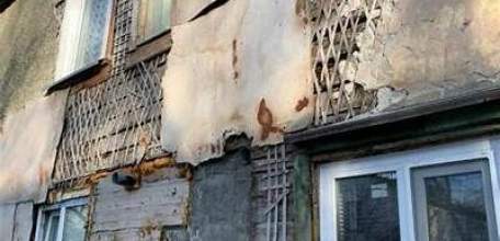 Вот такие аварийные дома до сих пор не снесены в Елецком районе!