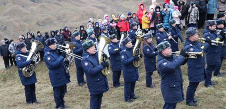 Красноармейцев, погибших в ожесточенных боях за деревню Казинка в декабре 1941 года, с почестями захоронили в Лавском поселении