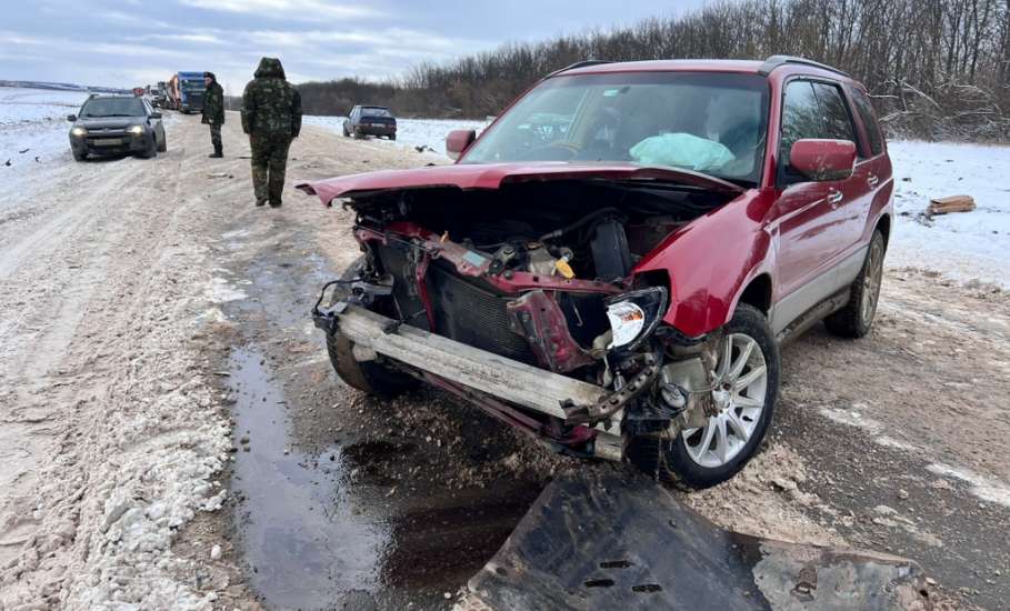 Два человека пострадали в столкновении «Субару» и «ВАЗ-2106» в Елецком районе