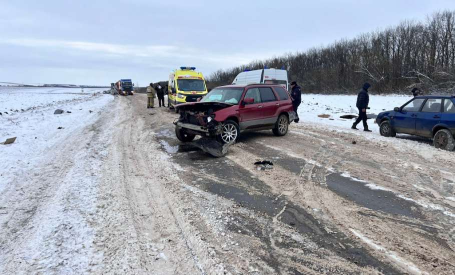 Два человека пострадали в столкновении «Субару» и «ВАЗ-2106» в Елецком районе