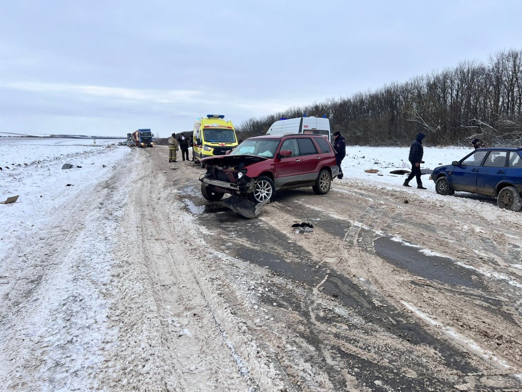 Два человека пострадали в столкновении «Субару» и «ВАЗ-2106» в Елецком  районе / Новости