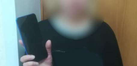 42-летняя ельчанка подозревается в открытом хищении сотового телефона