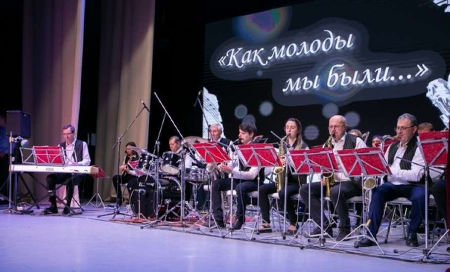 В субботу, 25 ноября, в ДК Железнодорожников состоялся концерт джаз-оркестра «Как молоды мы были...»
