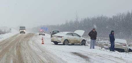 В Елецком районе в столкновении двух иномарок пострадали оба водителя